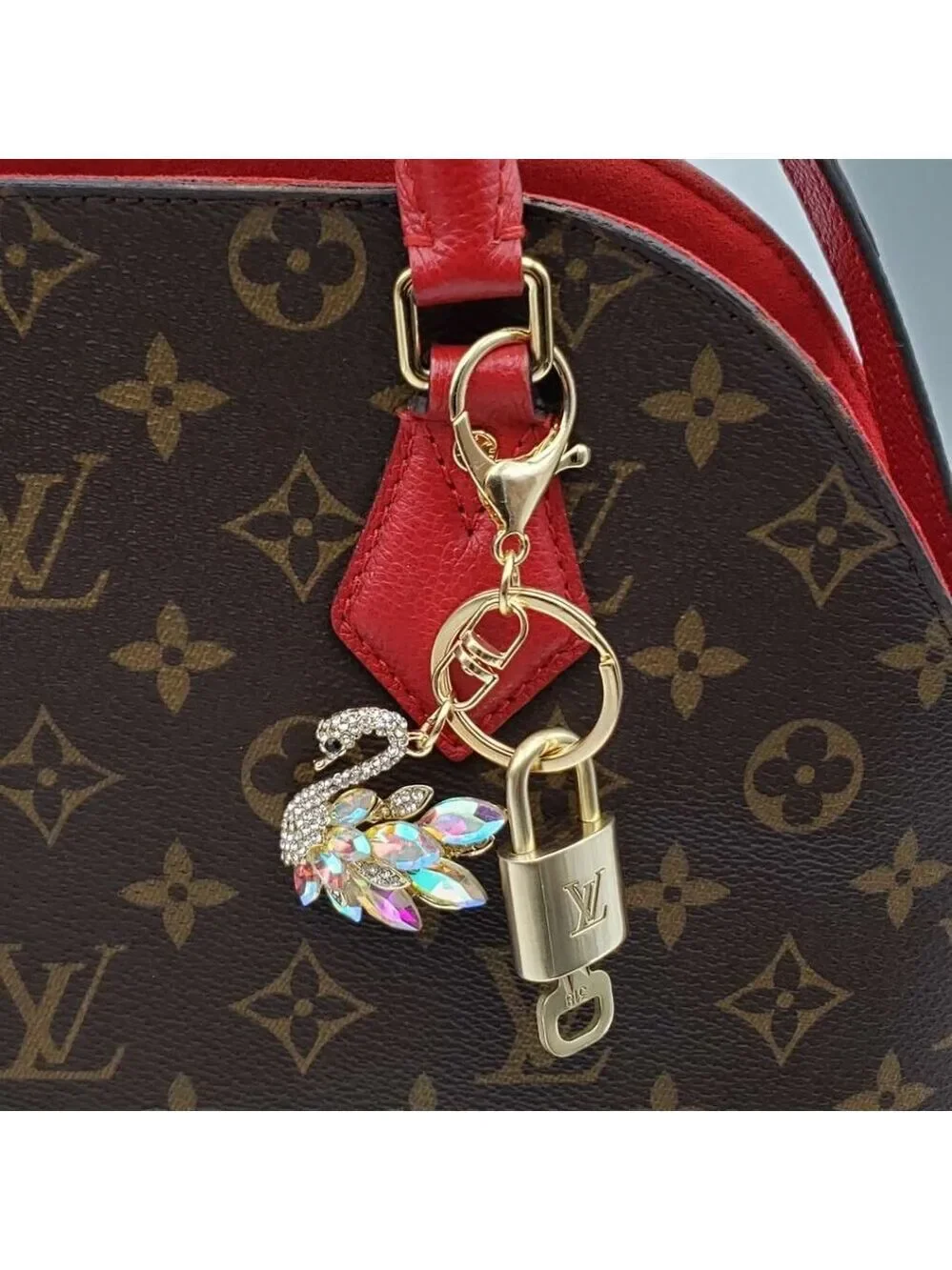 Authentic Louis Vuitton Padlock Gold 🔒 Key Set + Unbranded Swan Keychain Charm